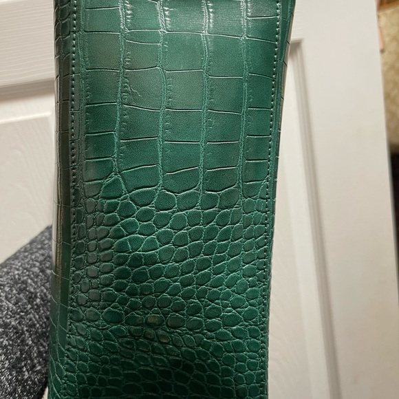 Crocodile tote! - Picture 3 of 6